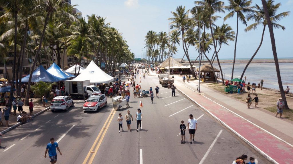 Prefeitura autoriza retorno das atividades na rua fechada, em Maceió