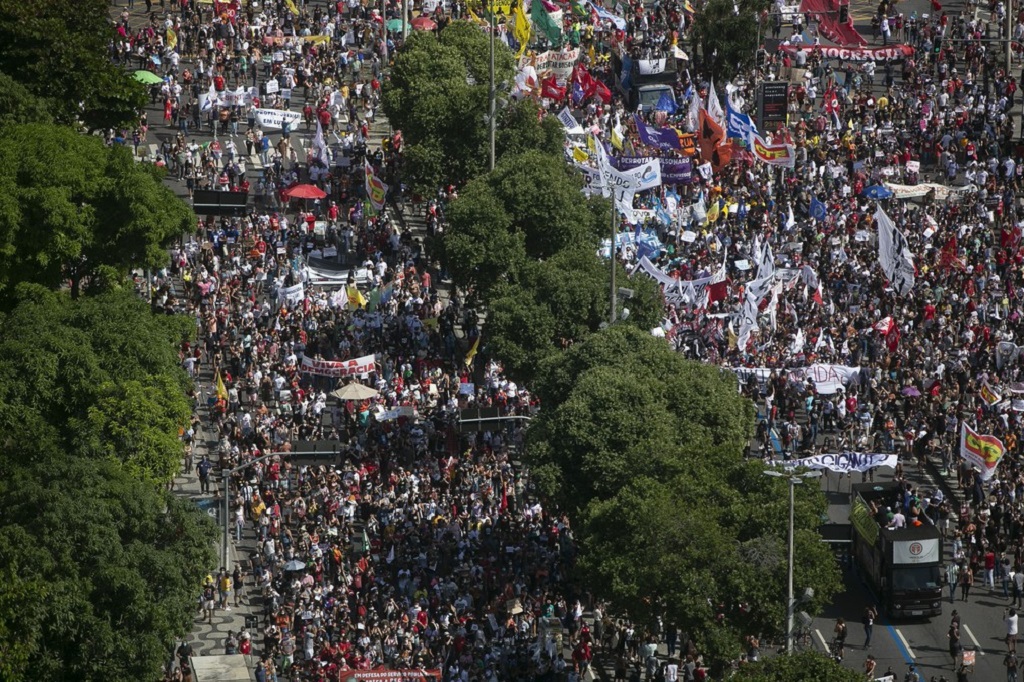 Manifestações contra Bolsonaro são registradas neste sábado em todos os estados e no DF
