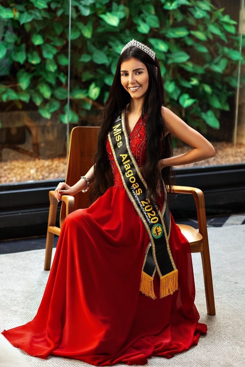 Modelo eleita Miss Alagoas Internacional se prepara para edição nacional do concurso