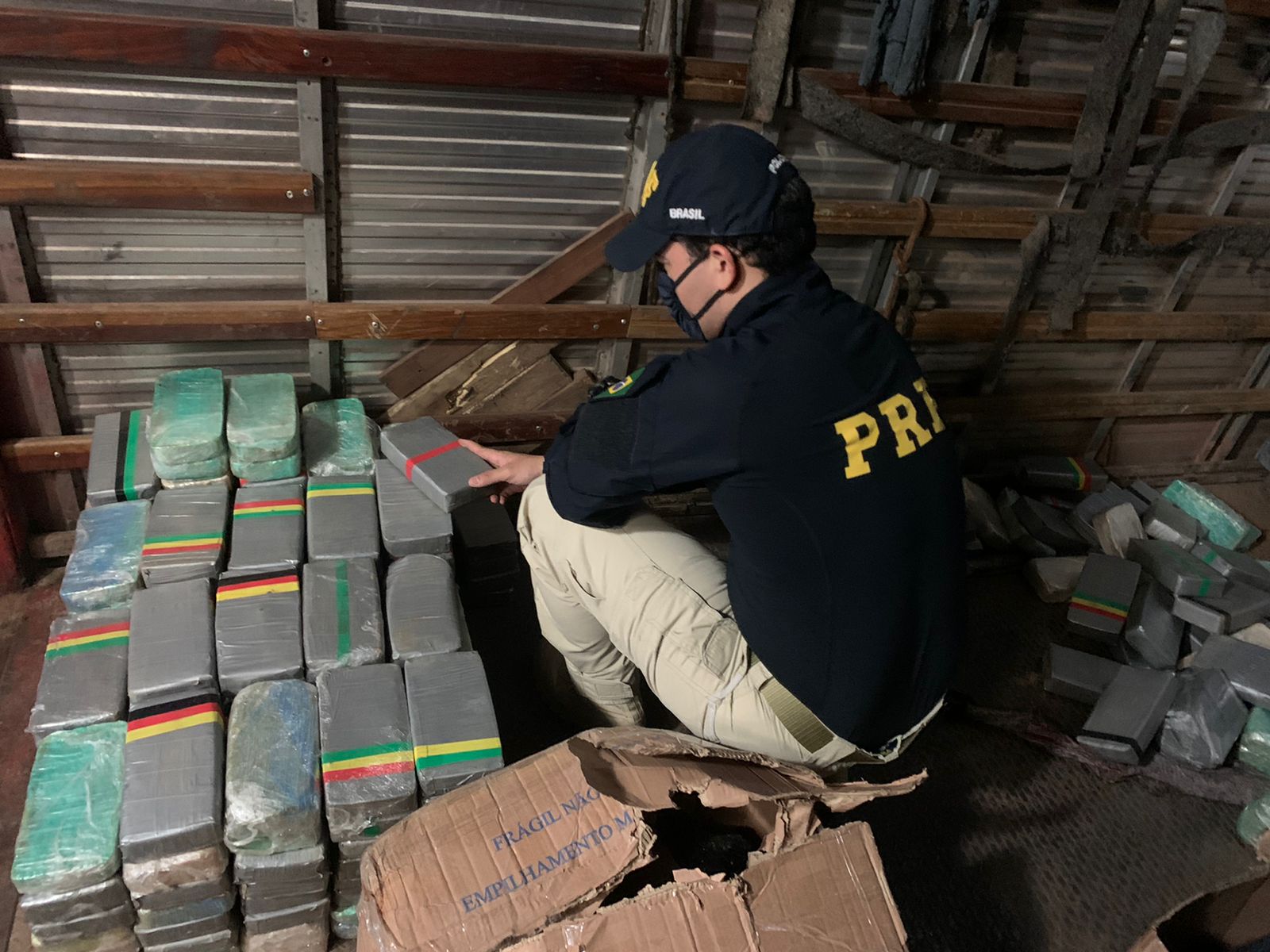 PRF apreende quase 360 kg de pasta base de cocaína em São Miguel dos Campos