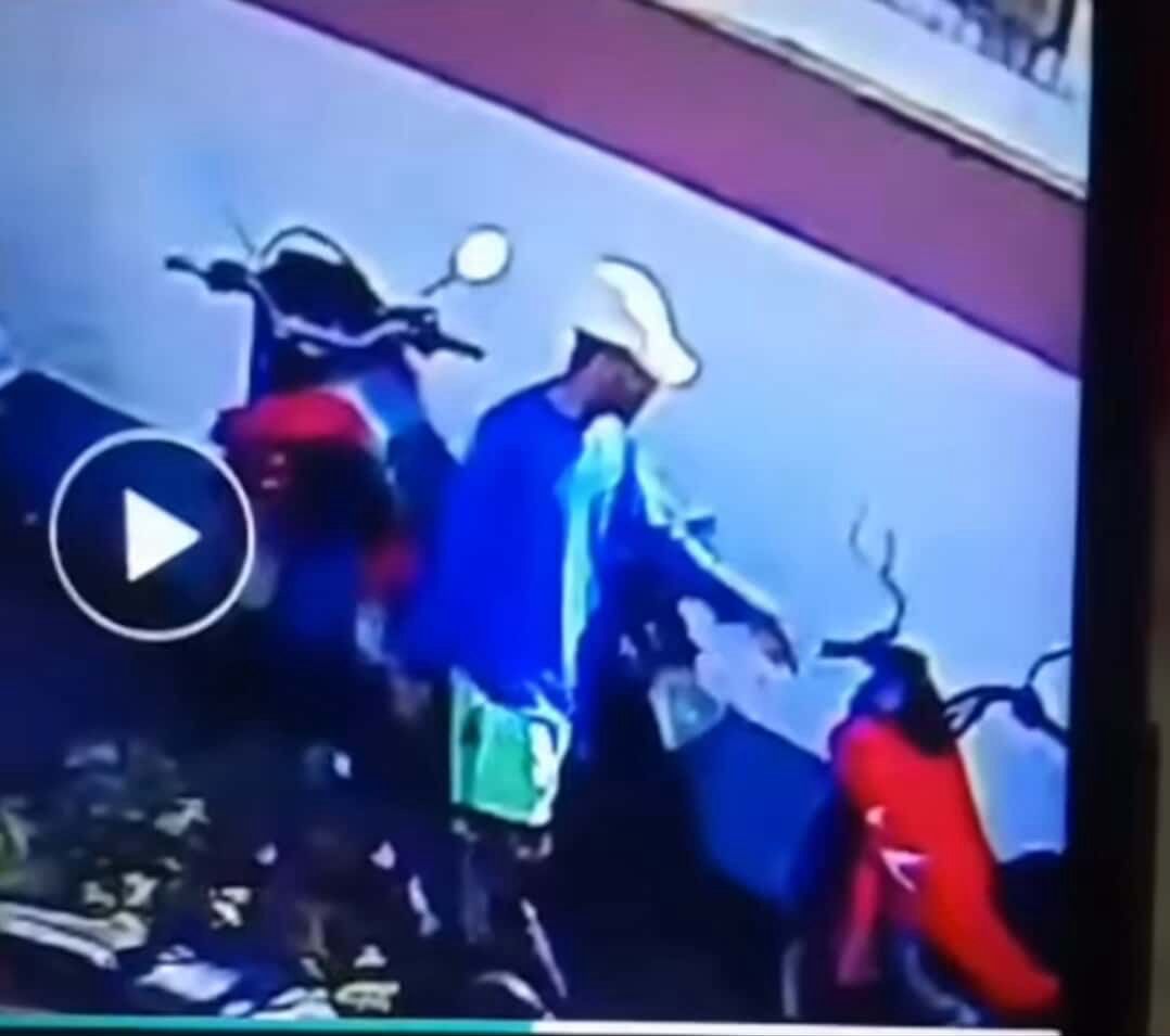 Homem furta moto ao lado de escola no centro de Cacimbinhas