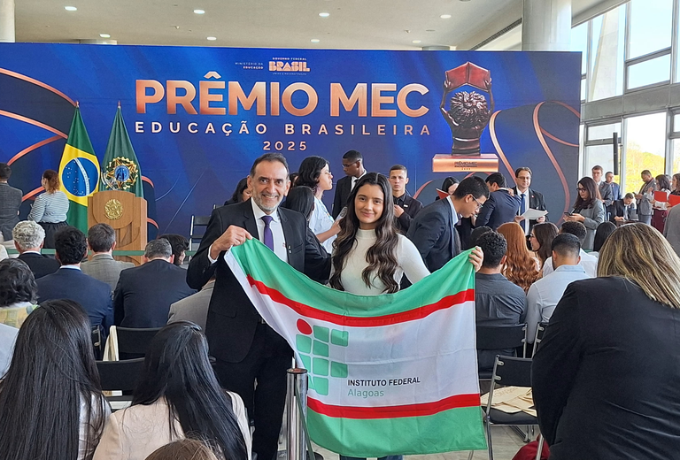 Ex-aluna do Campus Santana é premiada pelo MEC por nota de destaque na redação do Enem